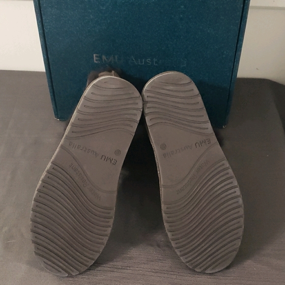 New Emu Hakea Low Skeepskin Fur Boots - Picture 2 of 7